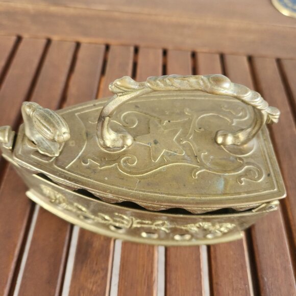 Antique 19th-Century Solid Brass Coal Iron Ornate Floral Decorative Collectible - Picture 5 of 10